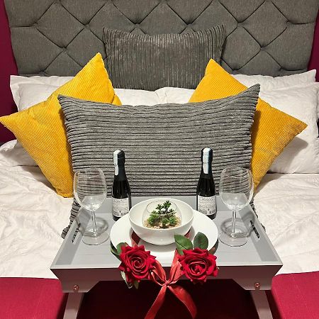 Spacious 1 Bed Relocation Apartment Free Parking, 브라이얼리 힐 외부 사진