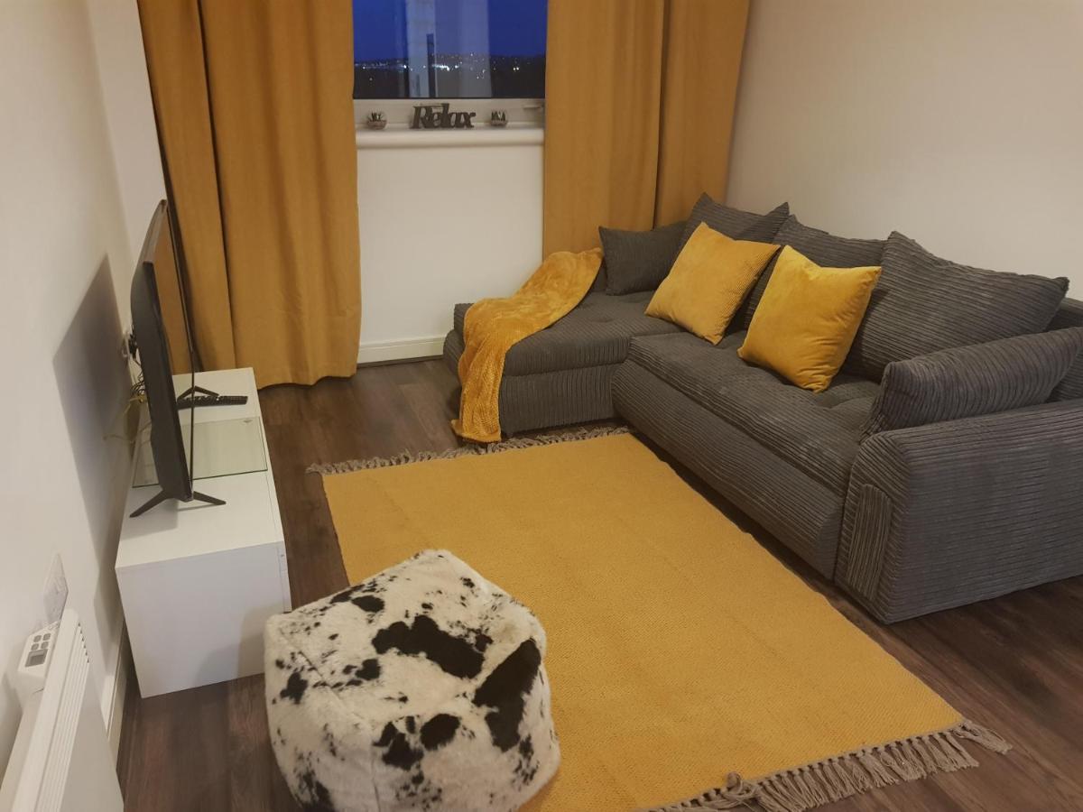 Spacious 1 Bed Relocation Apartment Free Parking, 브라이얼리 힐 외부 사진