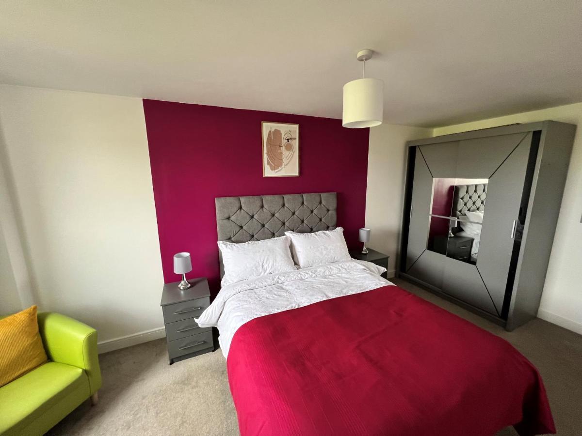 Spacious 1 Bed Relocation Apartment Free Parking, 브라이얼리 힐 외부 사진
