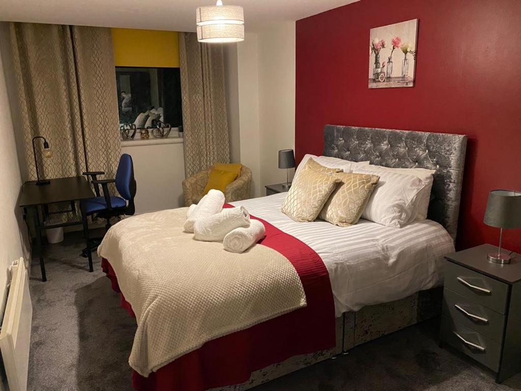 Spacious 1 Bed Relocation Apartment Free Parking, 브라이얼리 힐 외부 사진