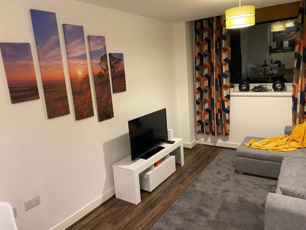 Spacious 1 Bed Relocation Apartment Free Parking, 브라이얼리 힐 외부 사진
